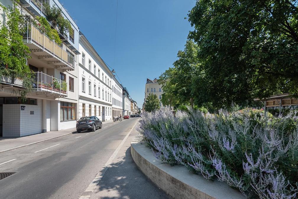 Colorful Apartment Facing Green Courtyard Bécs Kültér fotó