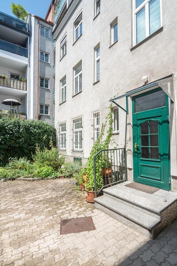 Colorful Apartment Facing Green Courtyard Bécs Kültér fotó