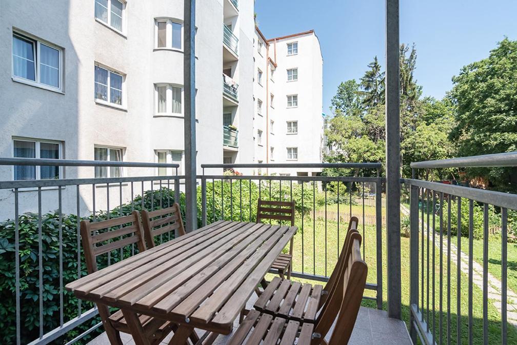 Colorful Apartment Facing Green Courtyard Bécs Kültér fotó