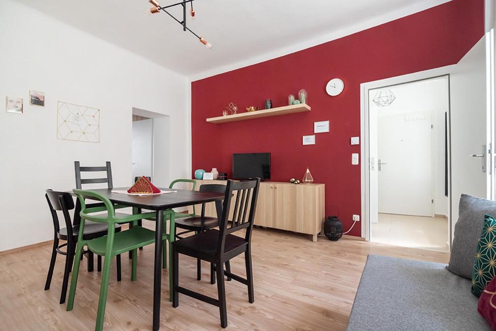 Colorful Apartment Facing Green Courtyard Bécs Kültér fotó